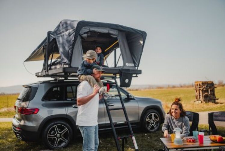 Unsere Dachzelte können tagesweise, für Wochenenden oder längere Abenteuer gemietet werden. Alle Zelte sind einsatzbereit, wetterfest und komfortabel ausgestattet. Perfekt für spontane Ausflüge oder längere Roadtrips.